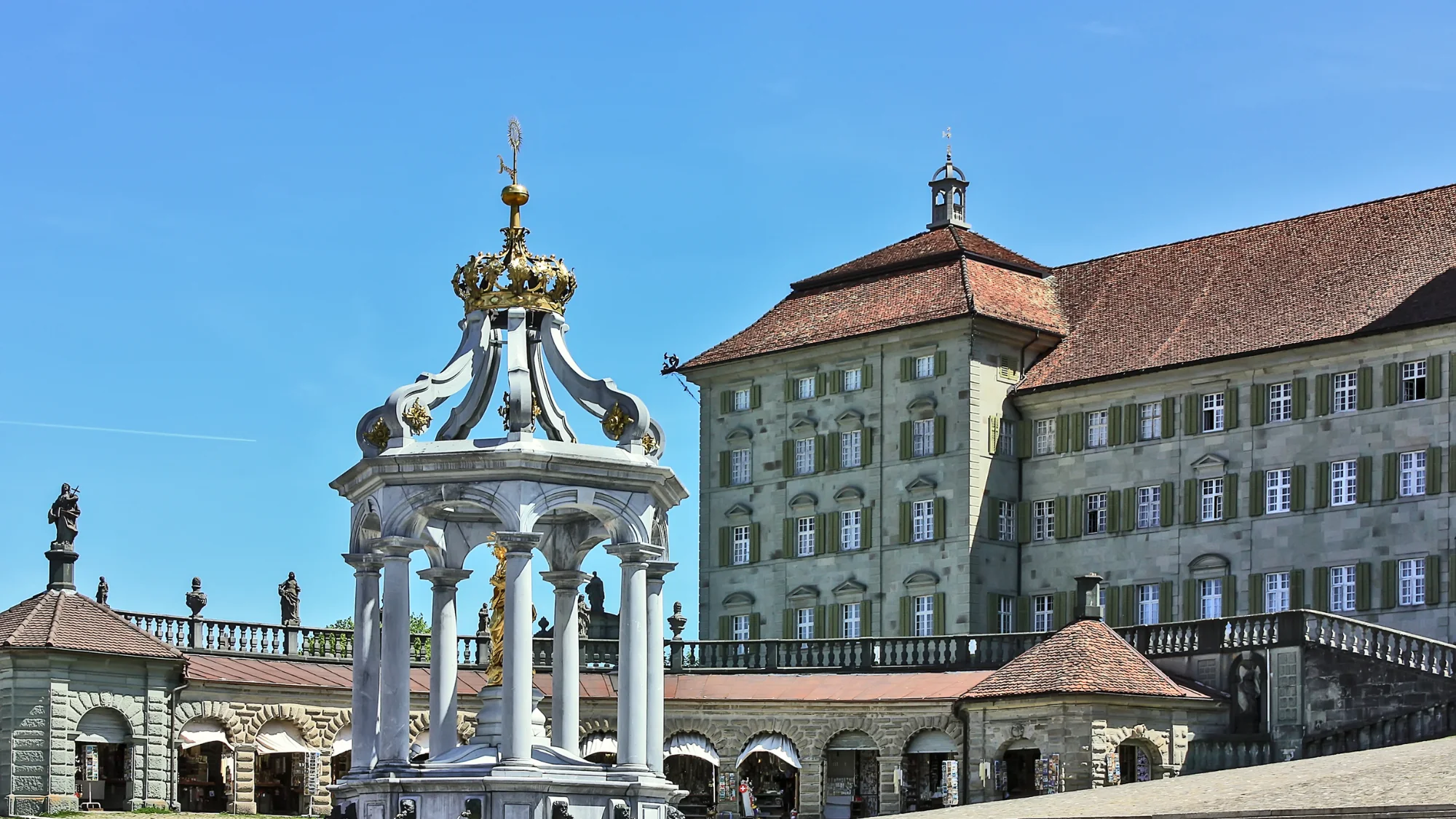 Brunnen auf dem Klosterplatz vor dem Kloster Einsiedeln