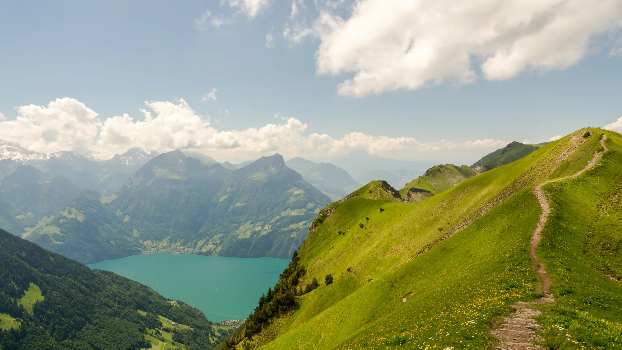 Gratweg über dem Stoos hoch über dem Vierwaldstättersee