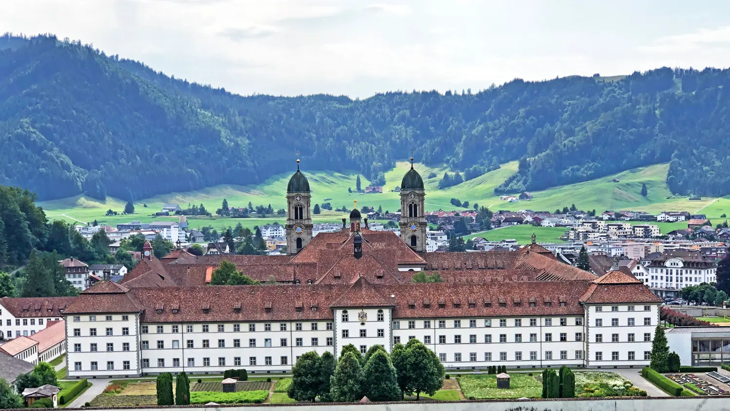 Kloster Einsiedeln besuchen: Was Sie im bedeutendsten Wallfahrtsort der Schweiz erwartet