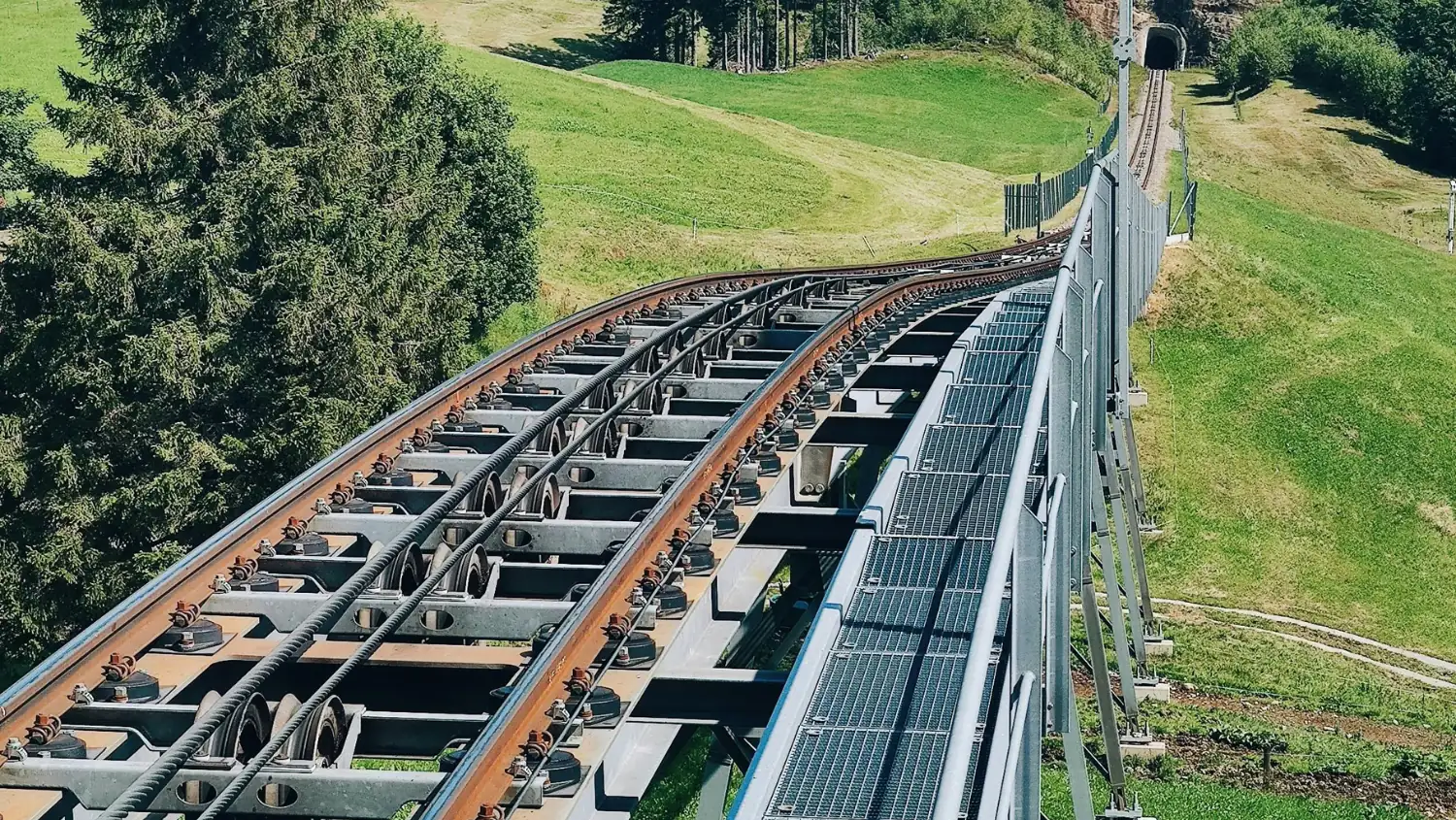 Le funiculaire du Stoos : à bord du plus raide du monde