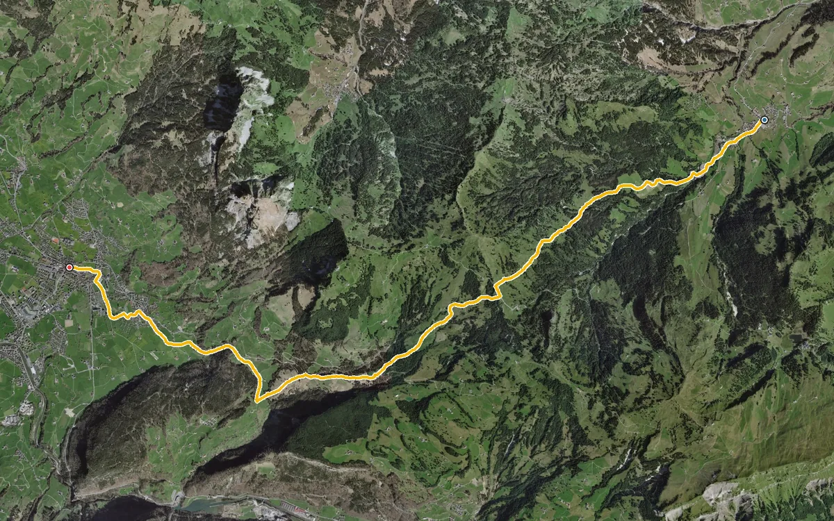 Luftbild mit eingezeichneter Route: Von Oberiberg über die Ibergeregg hinunter nach Schwyz
