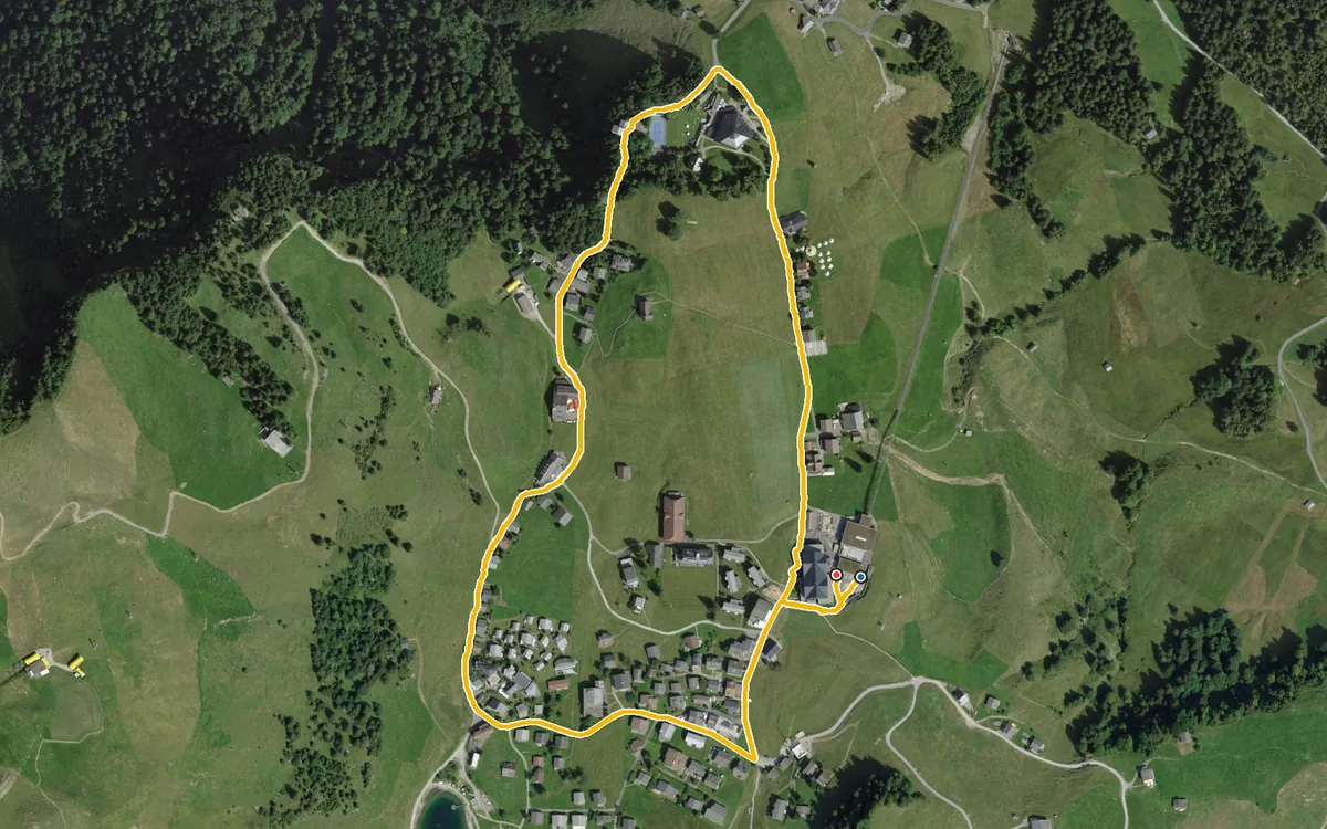 Vista aerea con il percorso tracciato: Giro del villaggio di montagna di Stoos