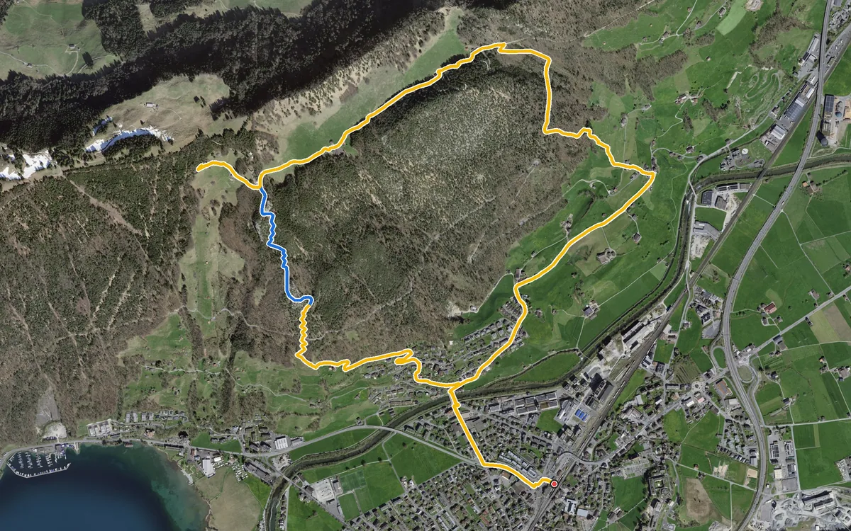 Luftbild mit eingezeichneter Route: Anspruchsvolle Runde ab Brunnen zum Timpel