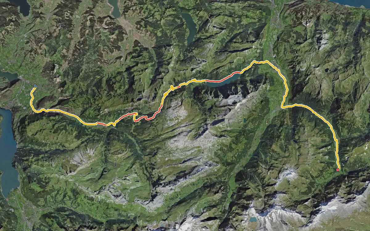 Vista aerea con il percorso tracciato: Lungo cammino da Svitto a Glarus Süd per il Pragel