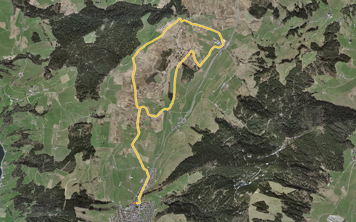 Vista aerea con il percorso tracciato: Anello pianeggiante nelle torbiere di Rothenthurm