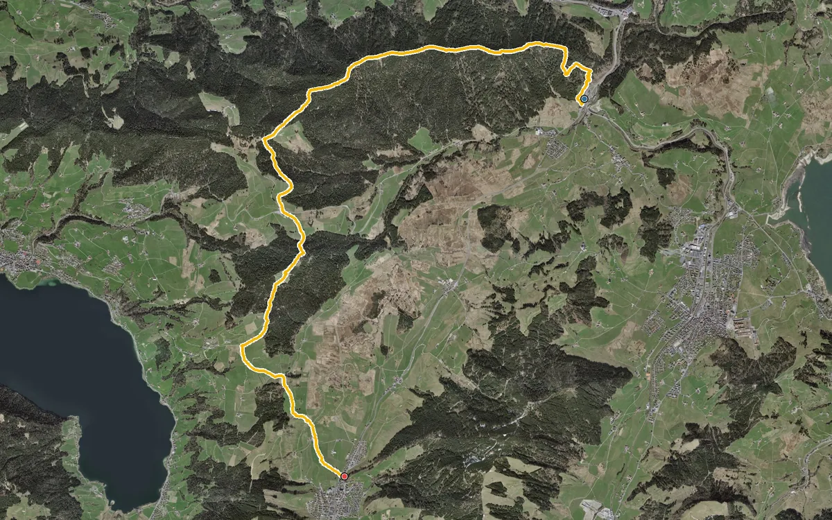 Vista aerea con il percorso tracciato: Da Biberbrugg a Rothenthurm per il Raten